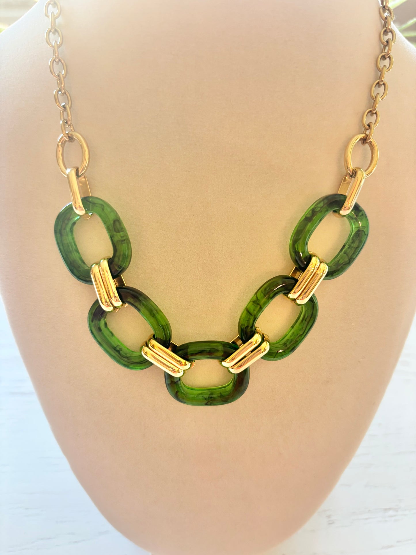 Green chain necklace