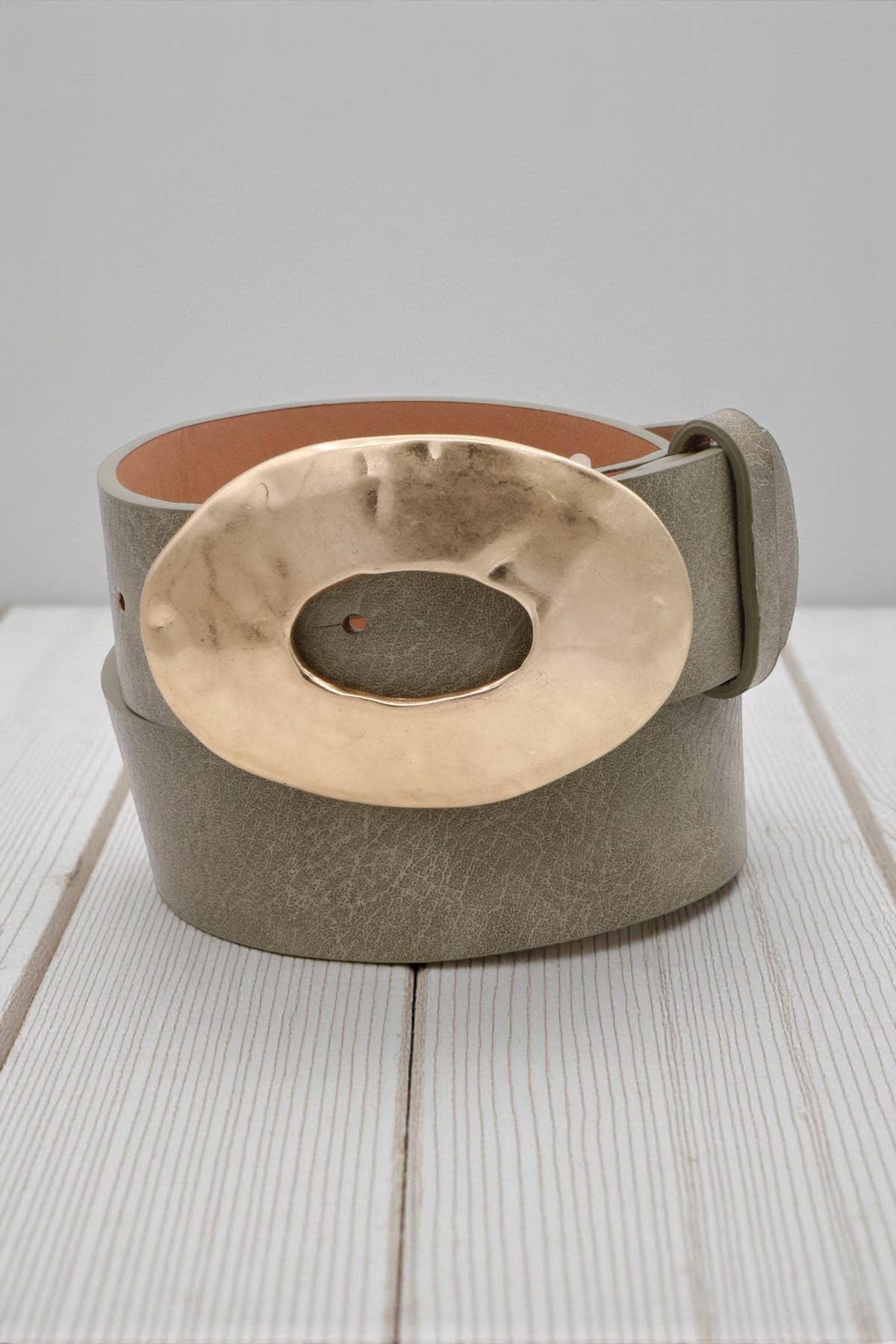 Hammered Metal Oval Buckle Faux Leather Belt