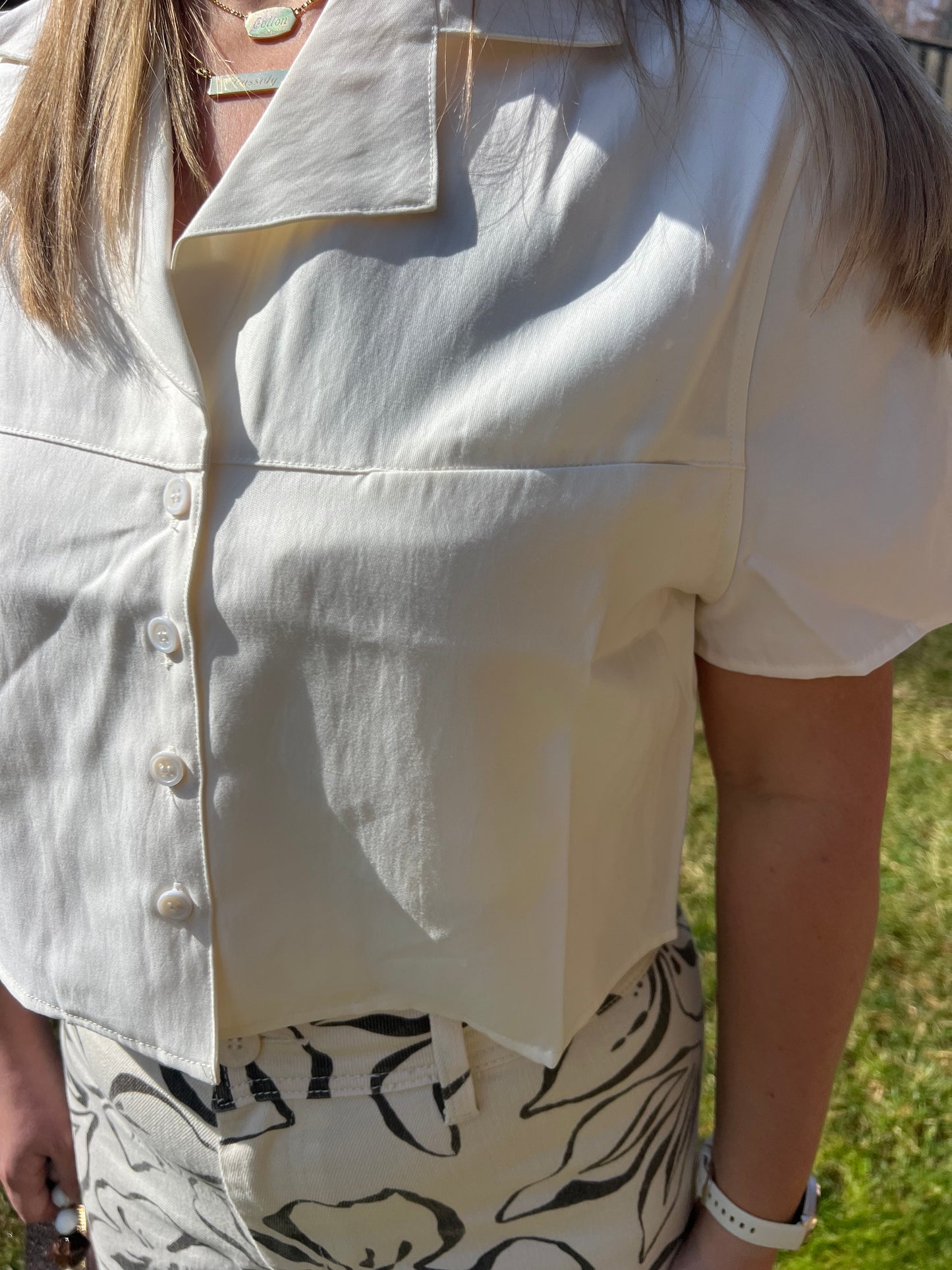 Shasta Daisy Button Front Short Sleeve Blouse