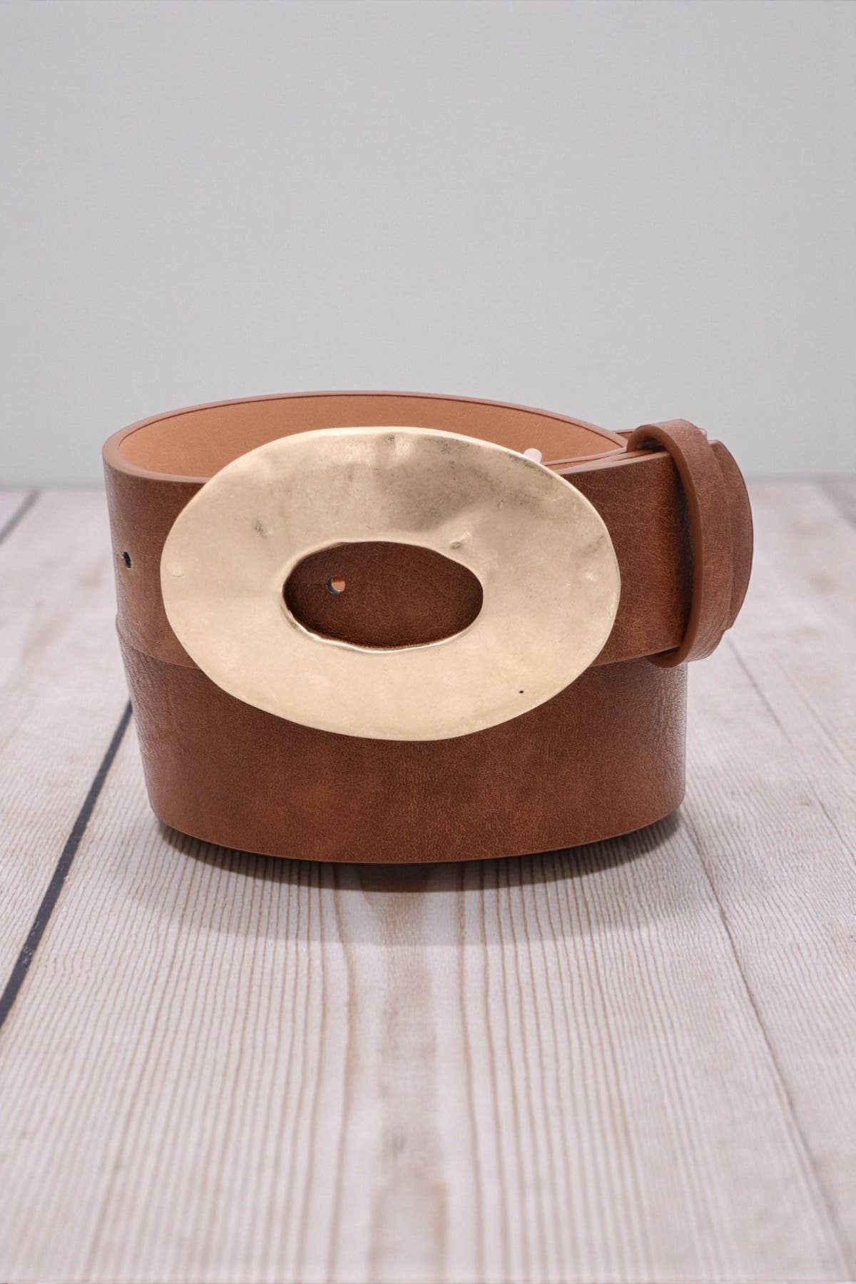 Hammered Metal Oval Buckle Faux Leather Belt