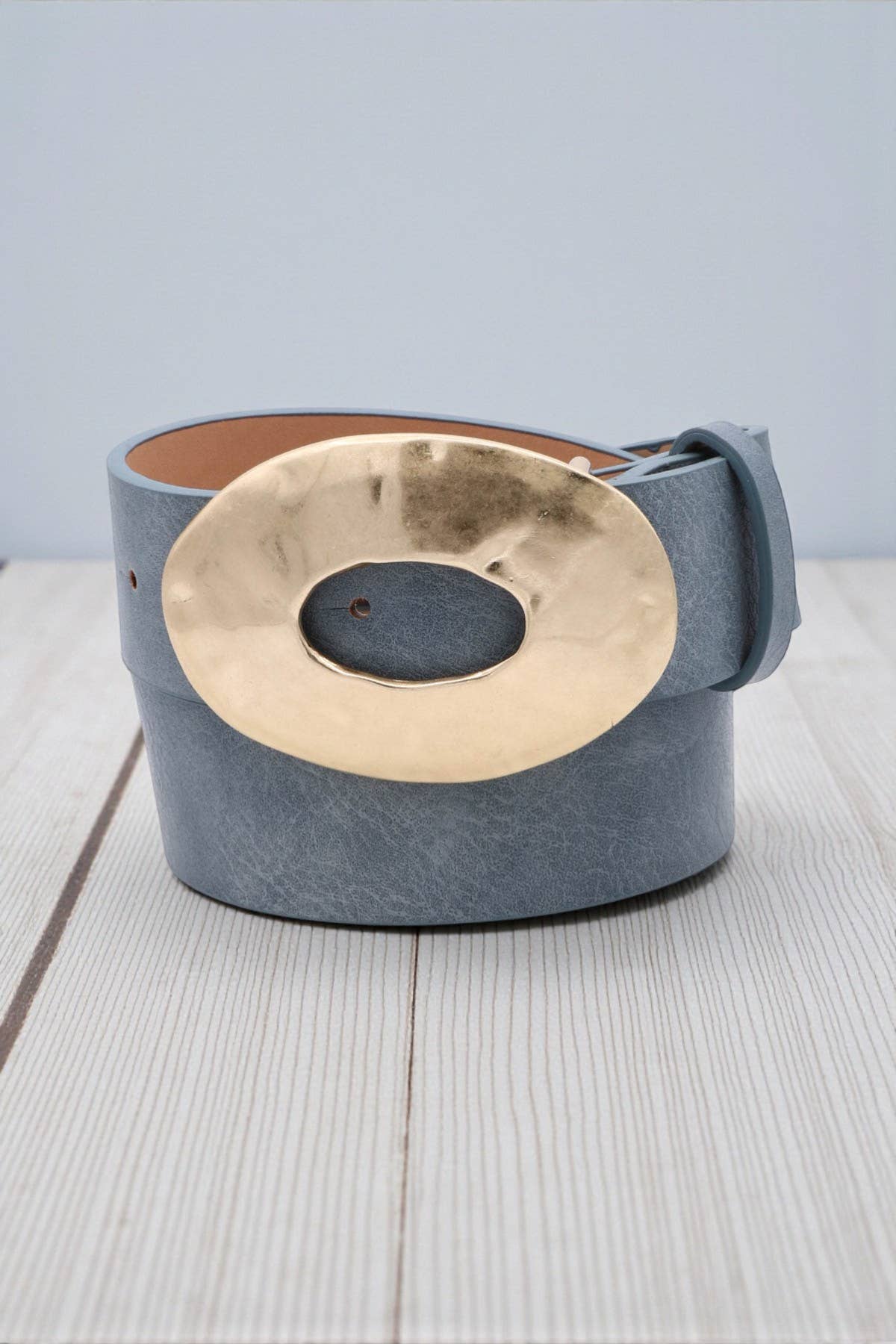 Hammered Metal Oval Buckle Faux Leather Belt