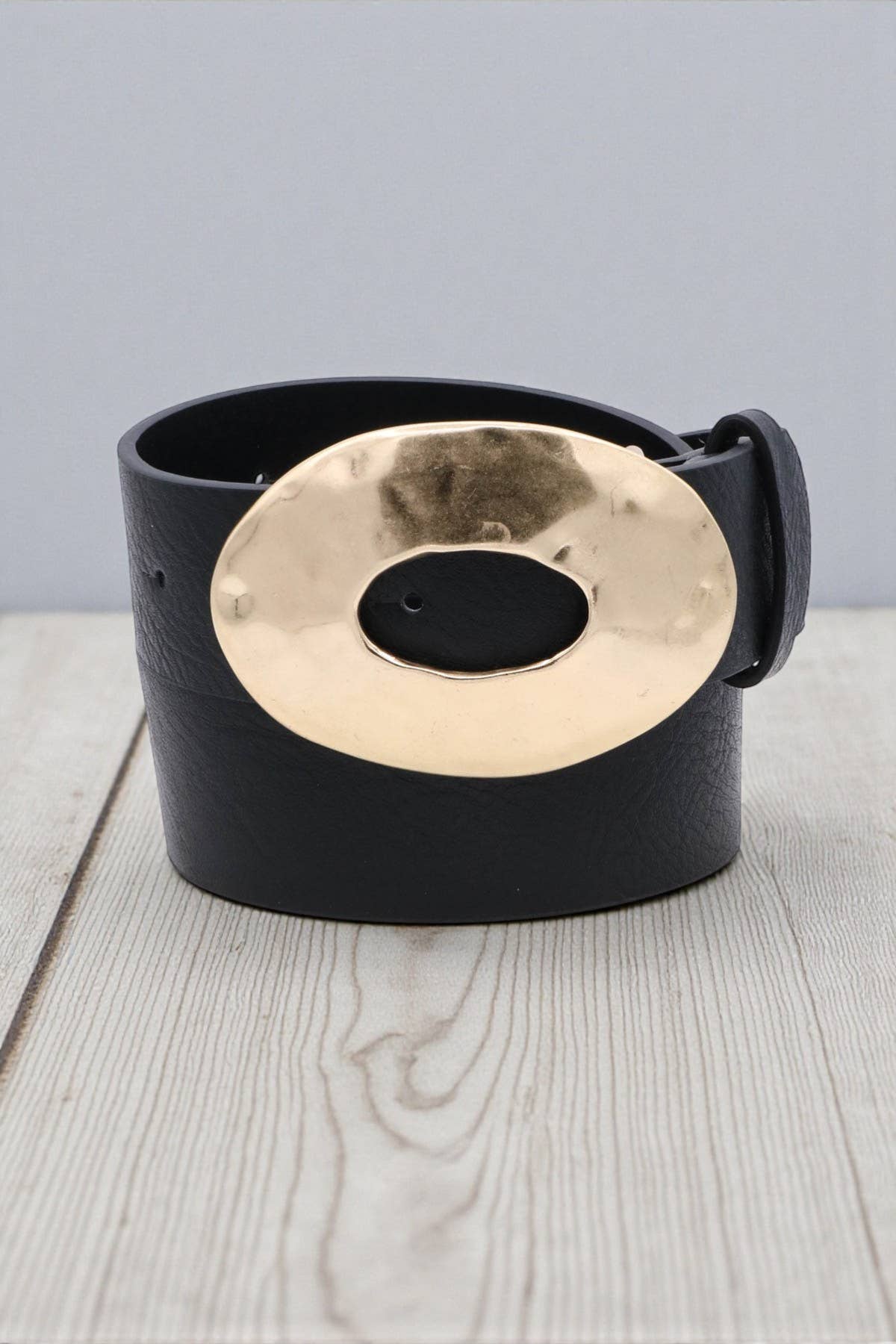 Hammered Metal Oval Buckle Faux Leather Belt