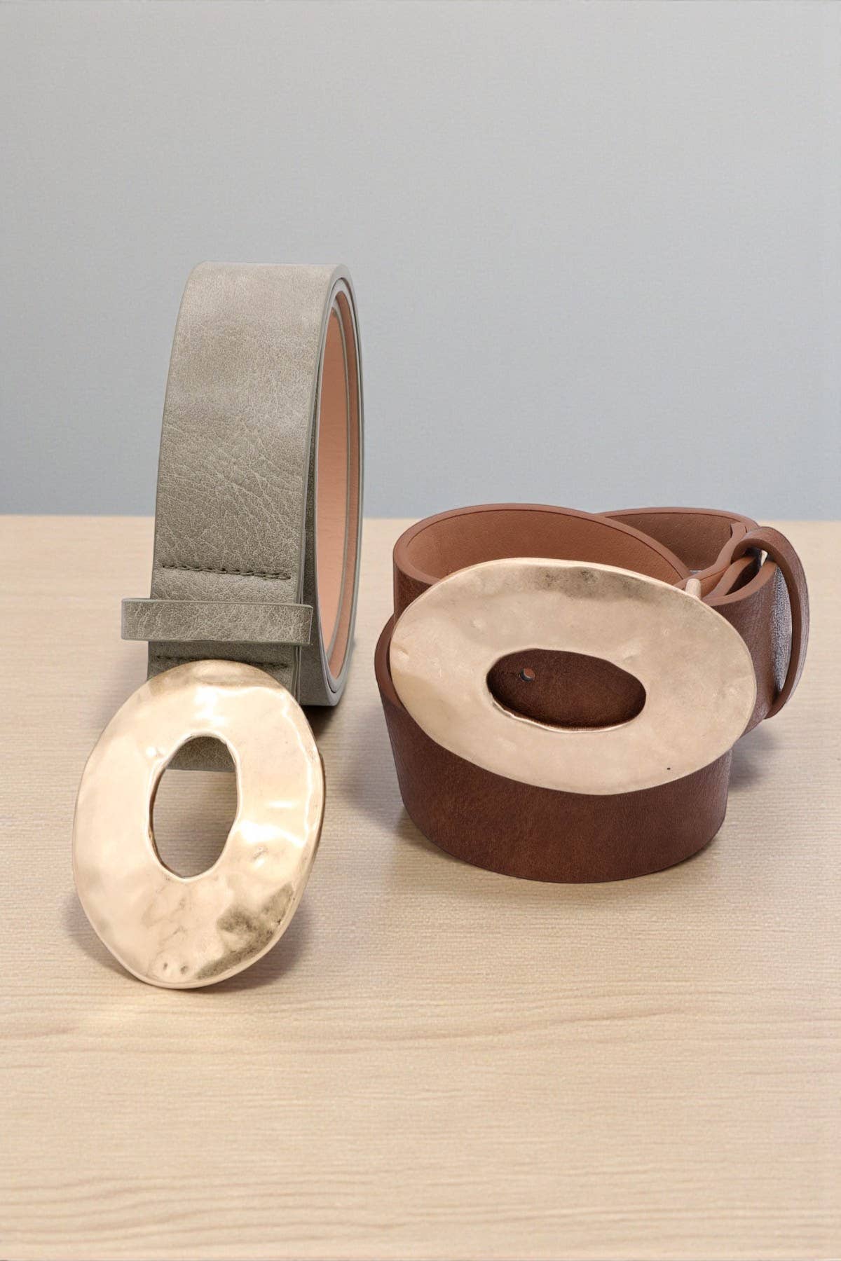 Hammered Metal Oval Buckle Faux Leather Belt